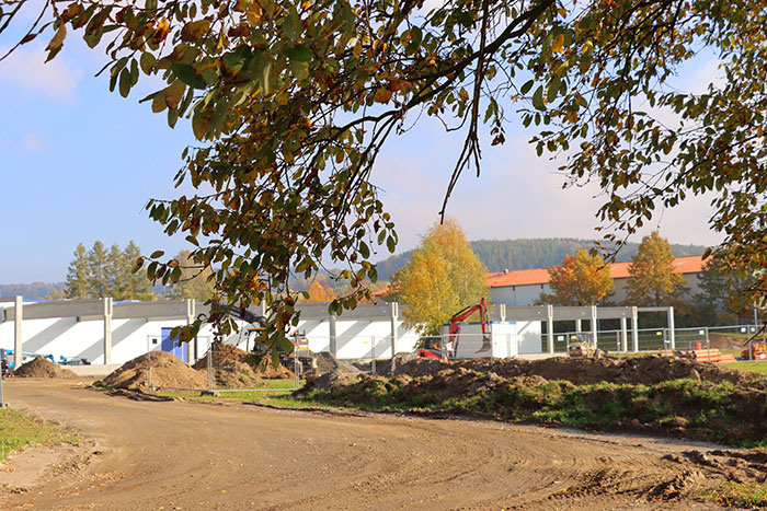 Arbeiten am neuen Anbau der WTK Elektronik GmbH, heute Müller Elektronik GmbH im Jahr 2019 