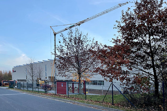 Anbau eines Sozialtraktes bei Gerodur MPM Kunststoffverarbeitung GmbH & Co. KG im November 2022