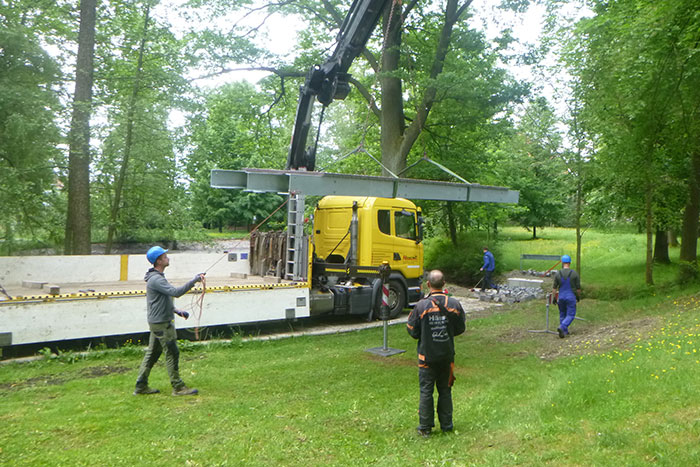 Installation der Stahlkonstruktion