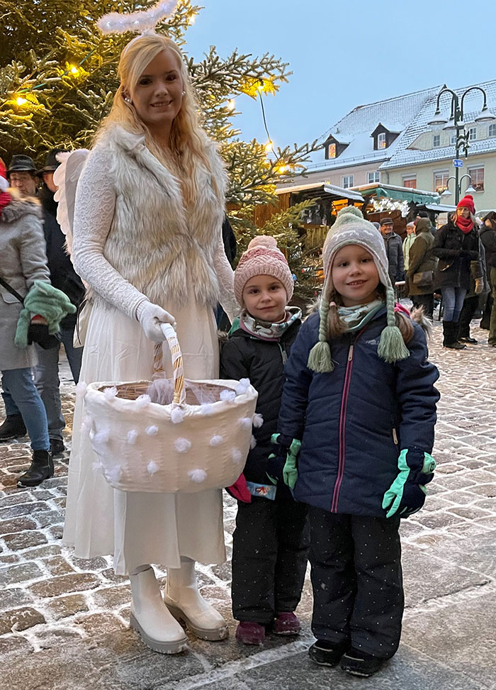 Weihnachtsengel Sarah mit Charlotte und Bärbel