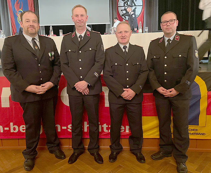 Herzlichen Glückwunsch zur Wahl der Gemeindewehrleitung, v. l. Kamerad Stefan Ullmann, Kamerad Martin Kade, Kamerad Kay-Uwe Rehn und Kamerad Alexander Kaute