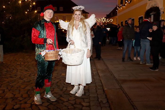 Weihnachtsengel und Weihnachtself Weihnachtsengel und Weihnachtself