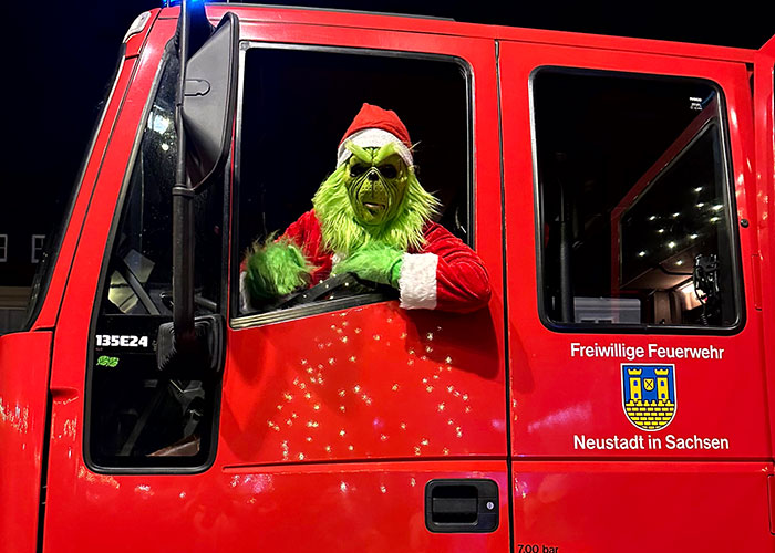 Fensteröffnen - Grinch im FFW-Auto Fensteröffnen - Grinch im FFW-Auto