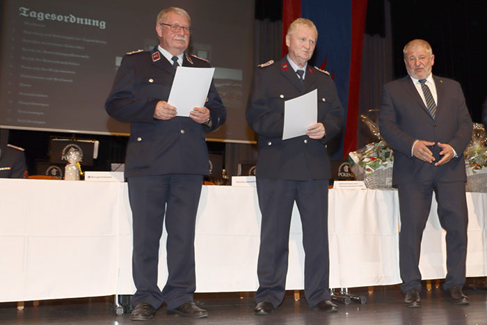 Kameraden Gerstenberg und Gersch mit BM