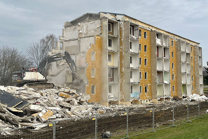 abgerissener Wohnblock