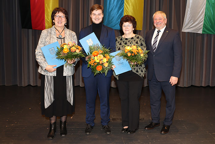 Ehrenamtspreisträger mit Bürgermeister Peter Mühle