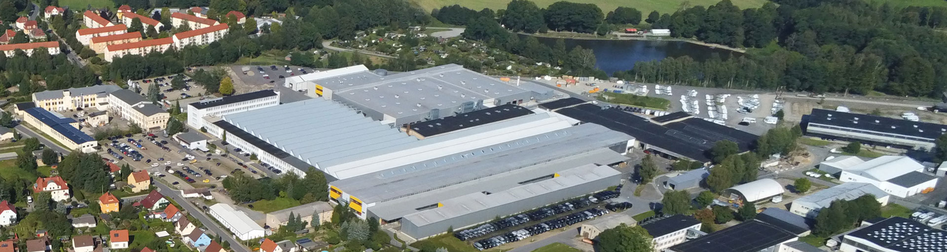 Blick auf das Gewerbegebiet Berghausstrasse und im Hintergrund Kirschallee1 und 2